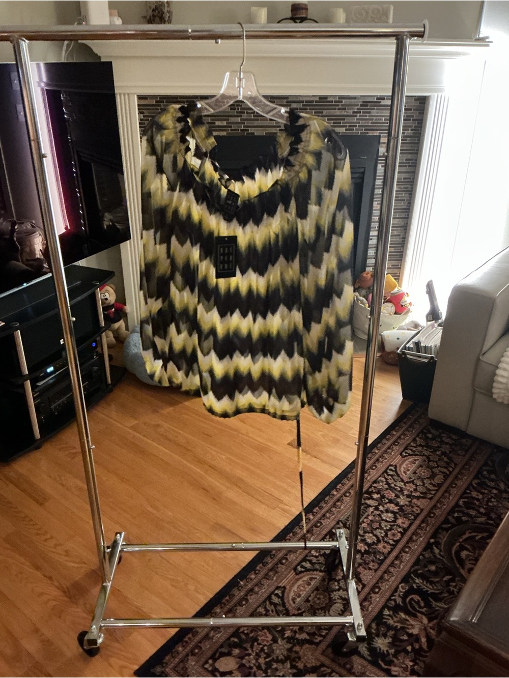 Due Per Due Yellow Chevron Ruffle V-Neck Blouse - Picture 2 of 5